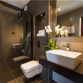 Luxury 5-Bedroom Villa with Sea-Views and Infinity Pool near Dubrovnik – Sleeps 10